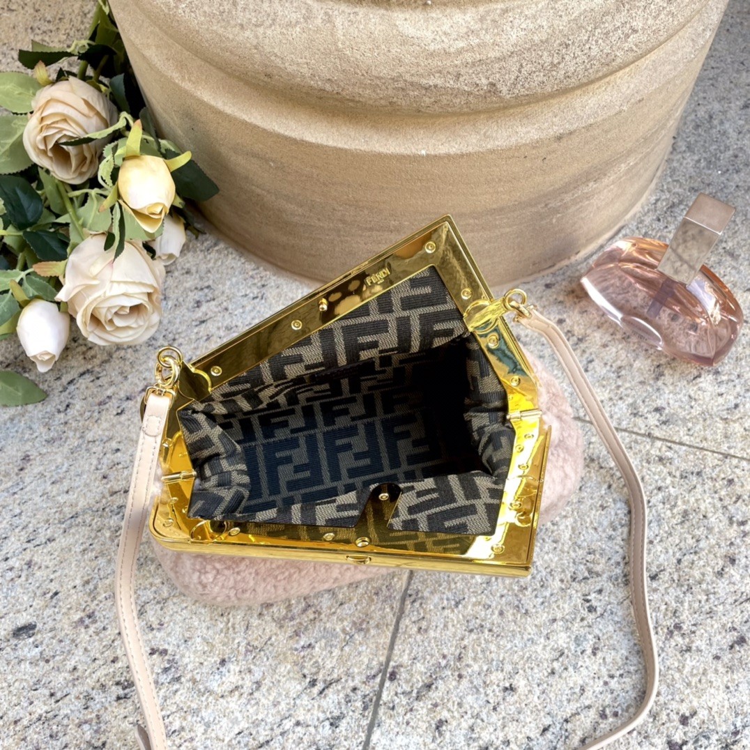 펜디 퍼스트 스몰 숄더백