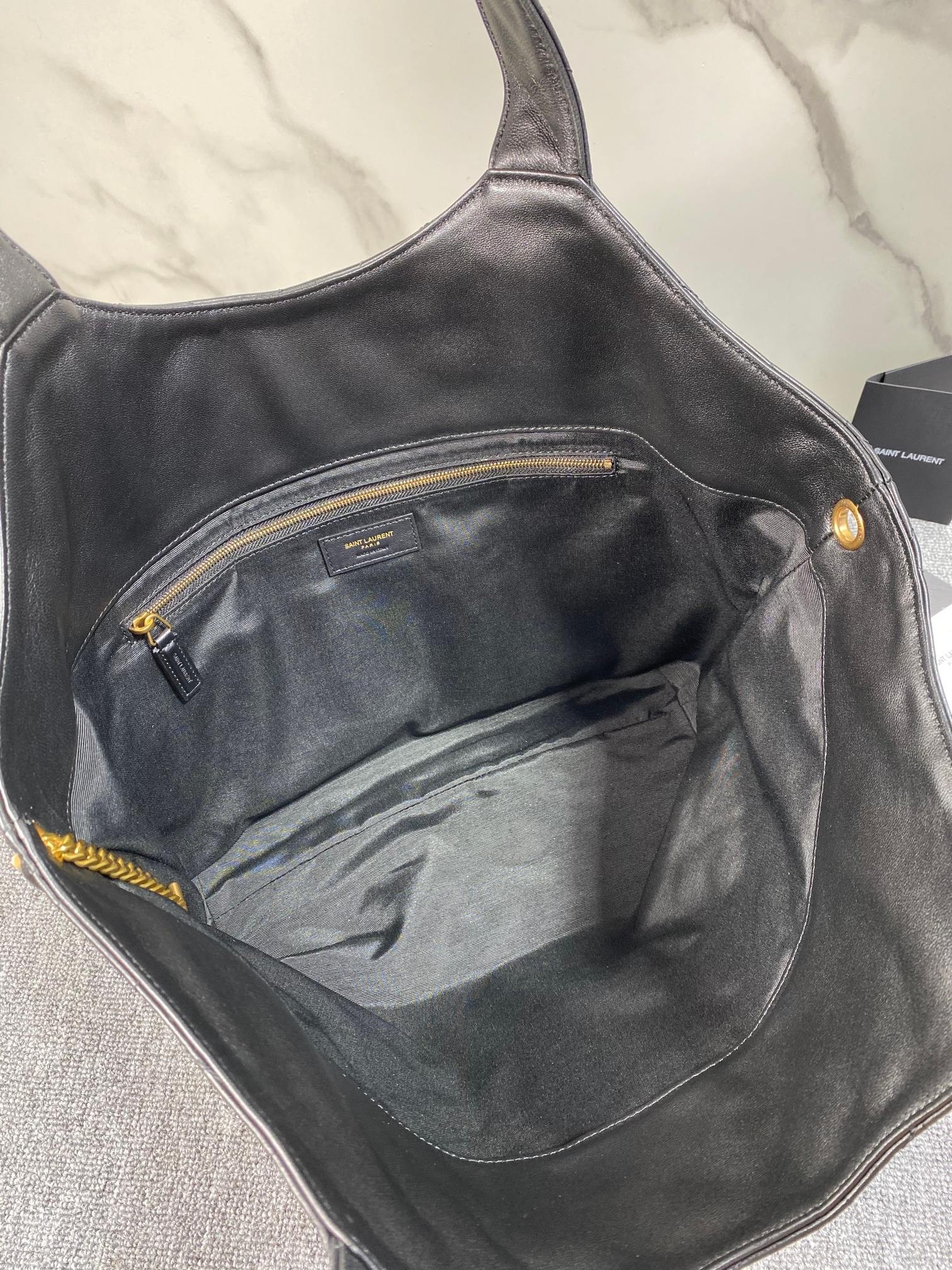 세인트로랑 아이케어 라지 모노그램 퀼팅 가죽 숄더 백