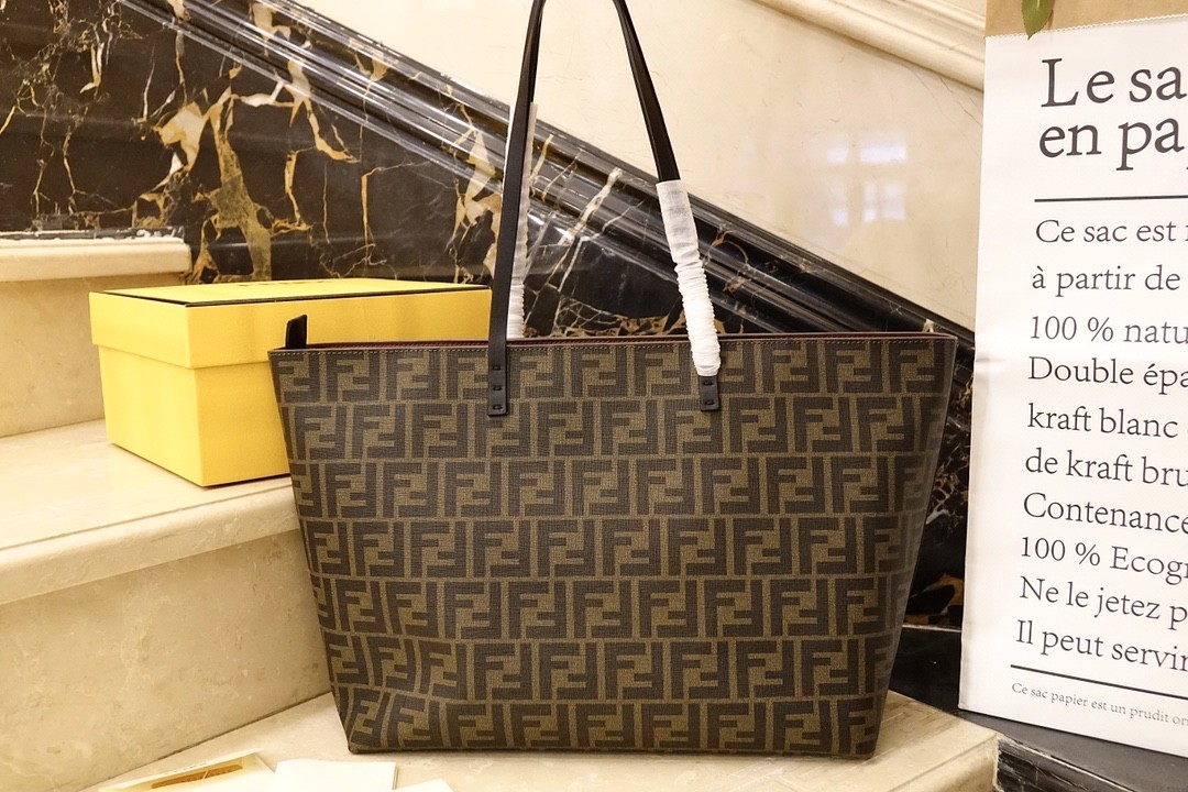 펜디 빈티지 쇼퍼백