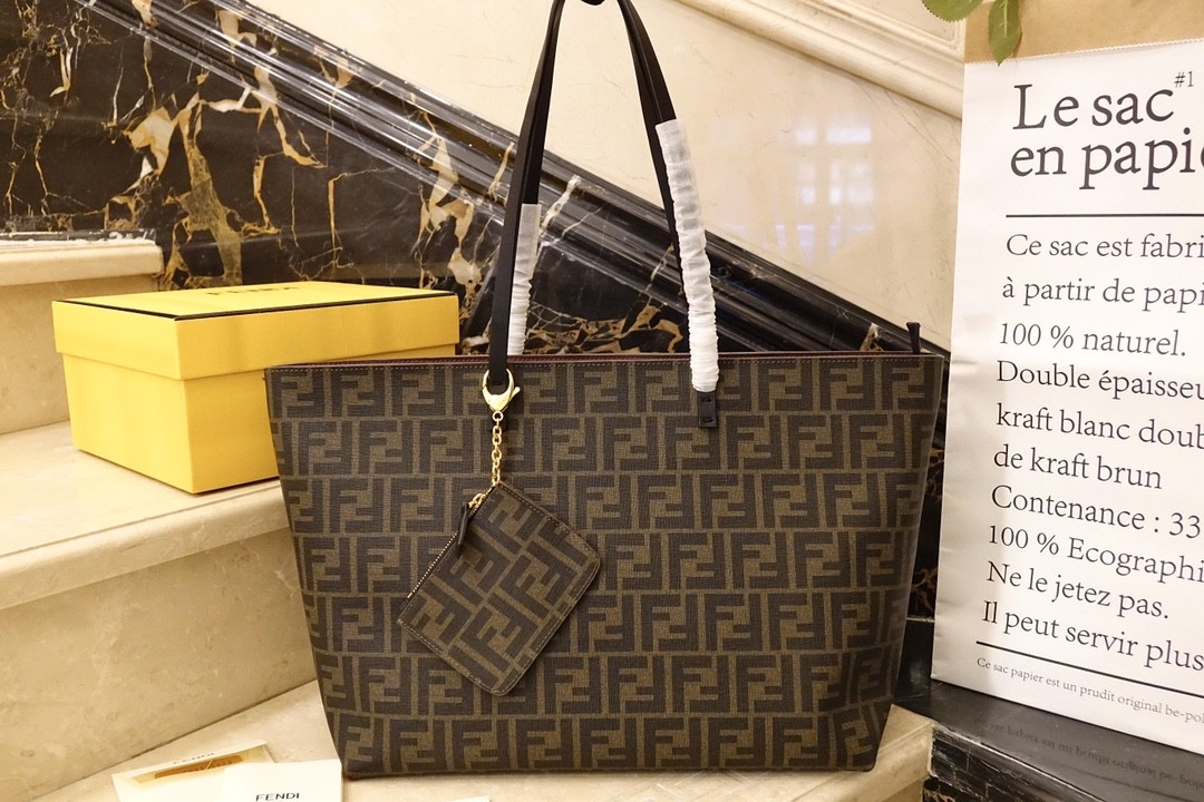 펜디 빈티지 쇼퍼백