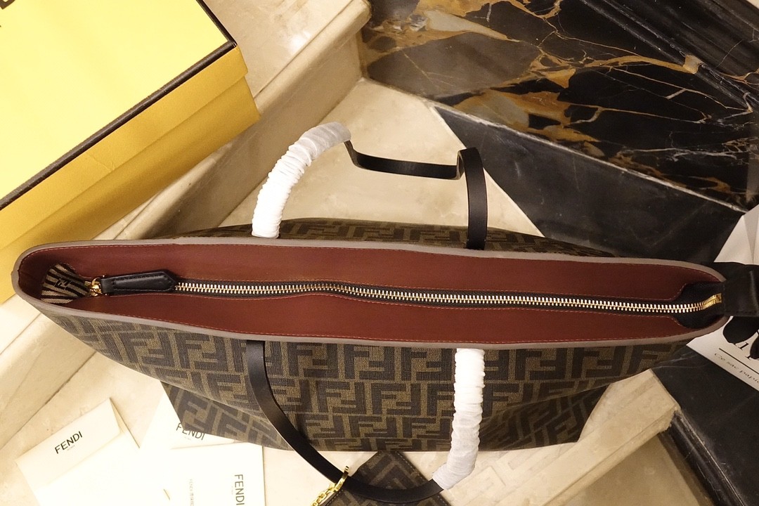 펜디 빈티지 쇼퍼백