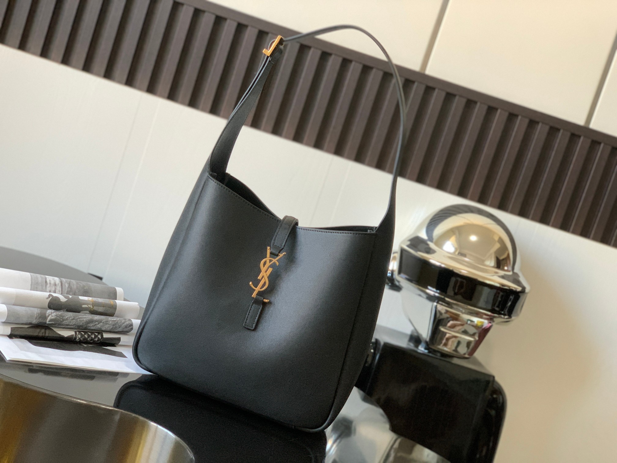 세인트로랑 블렉 래더 여성 호보백