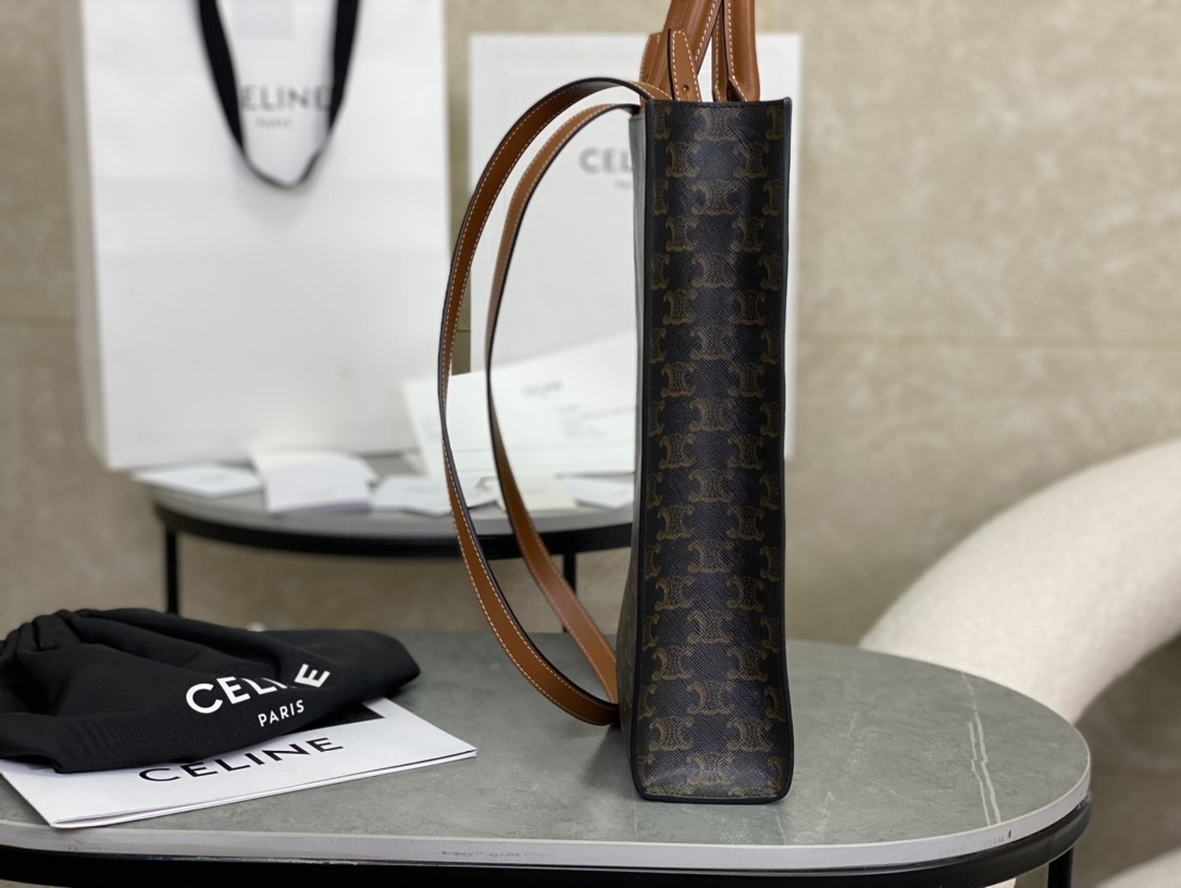 [CELINE-셀린느]  스몰 버티컬 카바스 - CELINE 프린트 트리옹프 캔버스 & 카프스킨 탠  [백경]