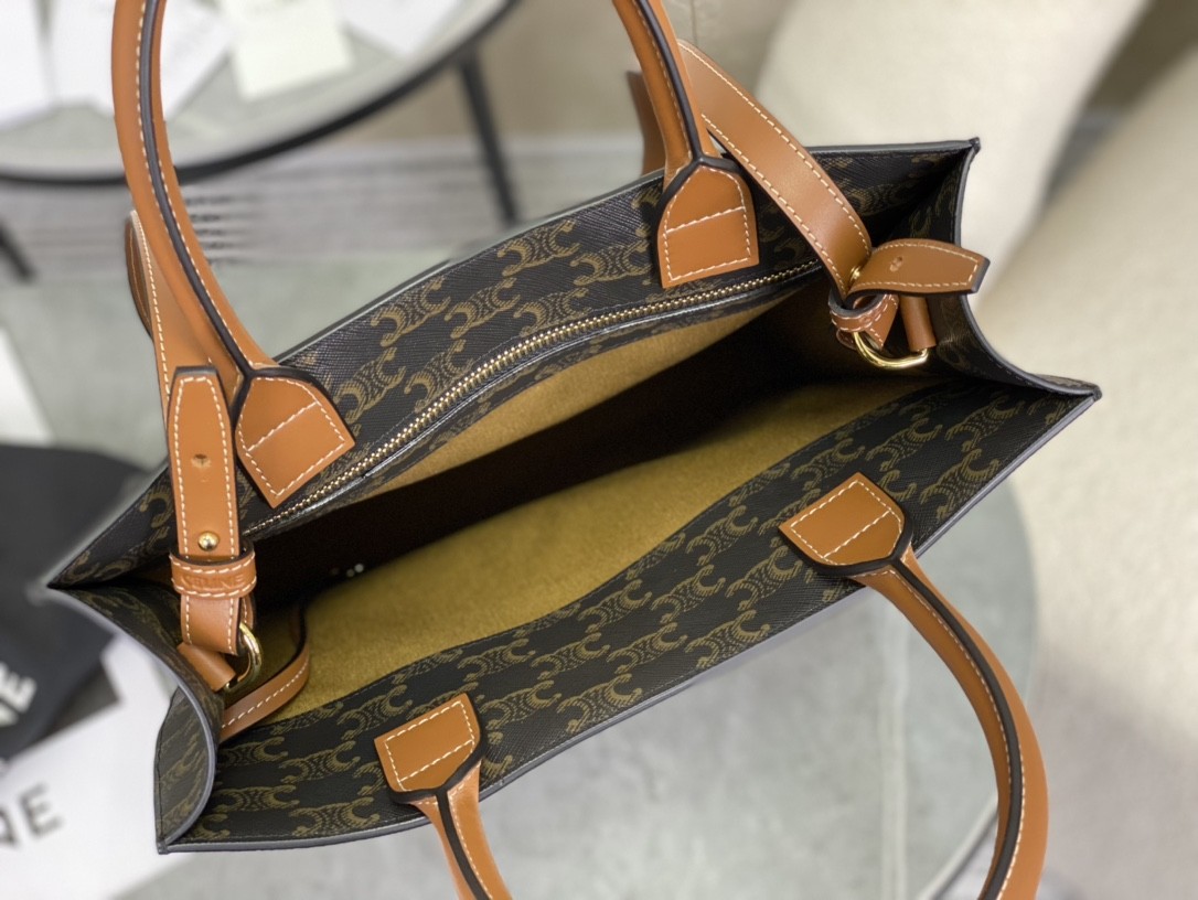 [CELINE-셀린느]  스몰 버티컬 카바스 - CELINE 프린트 트리옹프 캔버스 & 카프스킨 탠  [백경]