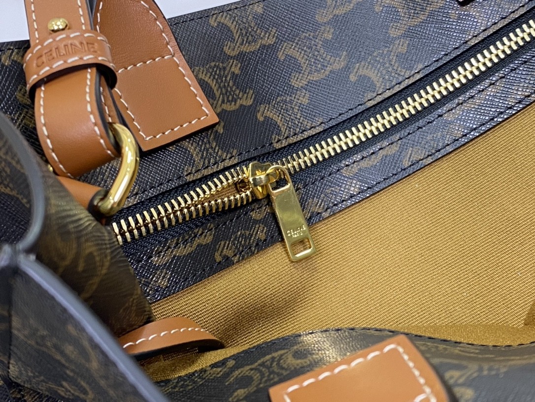 [CELINE-셀린느]  스몰 버티컬 카바스 - CELINE 프린트 트리옹프 캔버스 & 카프스킨 탠  [백경]