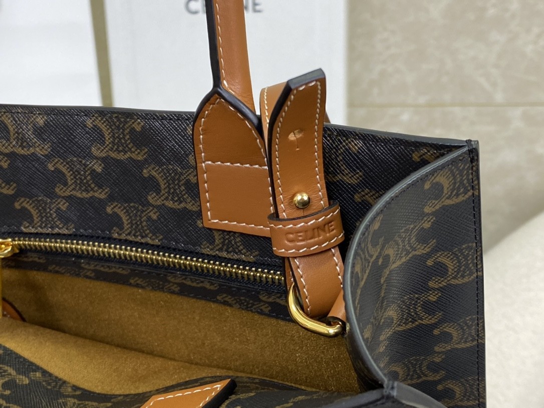 [CELINE-셀린느]  스몰 버티컬 카바스 - CELINE 프린트 트리옹프 캔버스 & 카프스킨 탠  [백경]