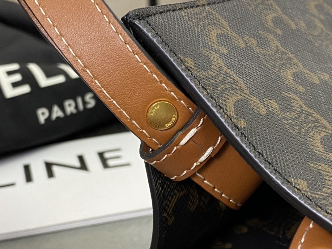 [CELINE-셀린느]  스몰 버티컬 카바스 - CELINE 프린트 트리옹프 캔버스 & 카프스킨 탠  [백경]