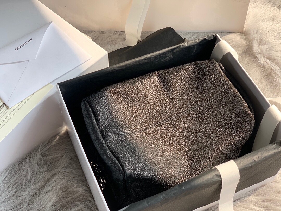 지방시 GIVENCHY 판도라 토트 백