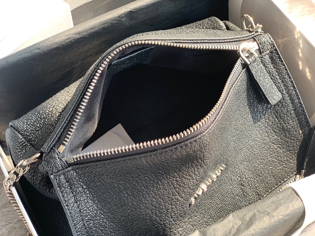 지방시 GIVENCHY 판도라 토트 백