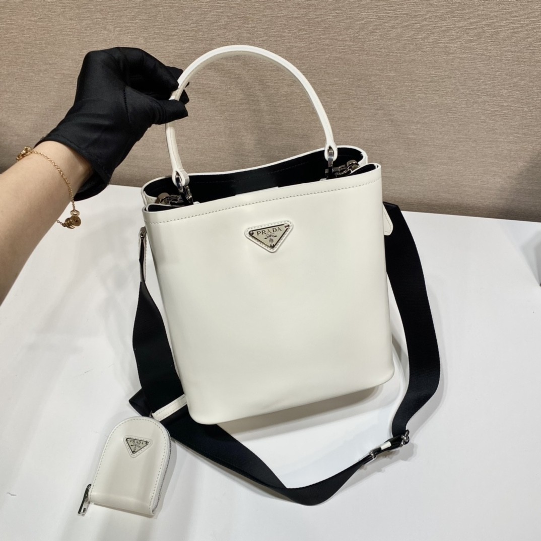 프라다 파니에 토트백