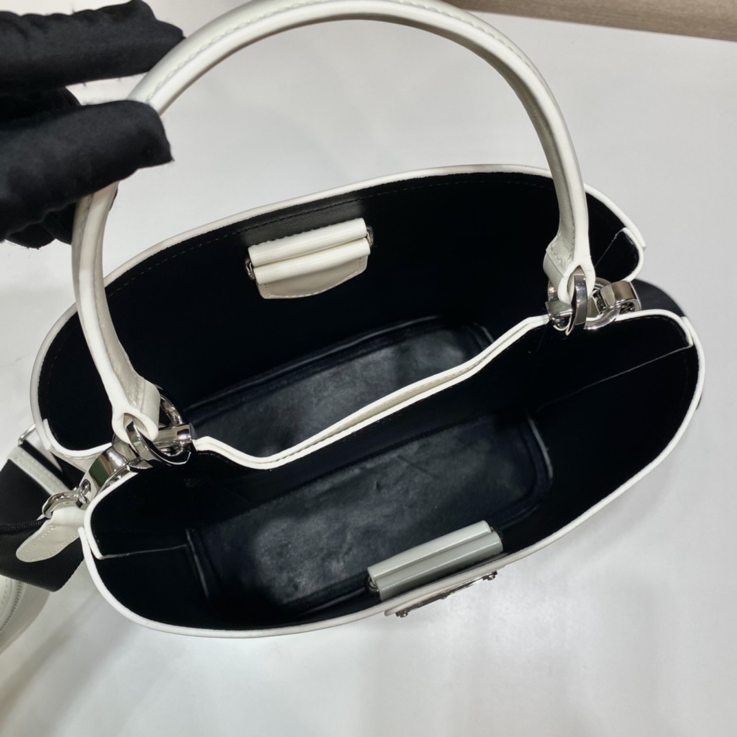 프라다 파니에 토트백