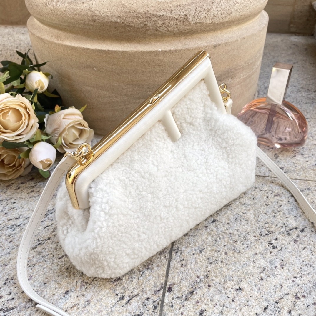 펜디 퍼스트 스몰 숄더백