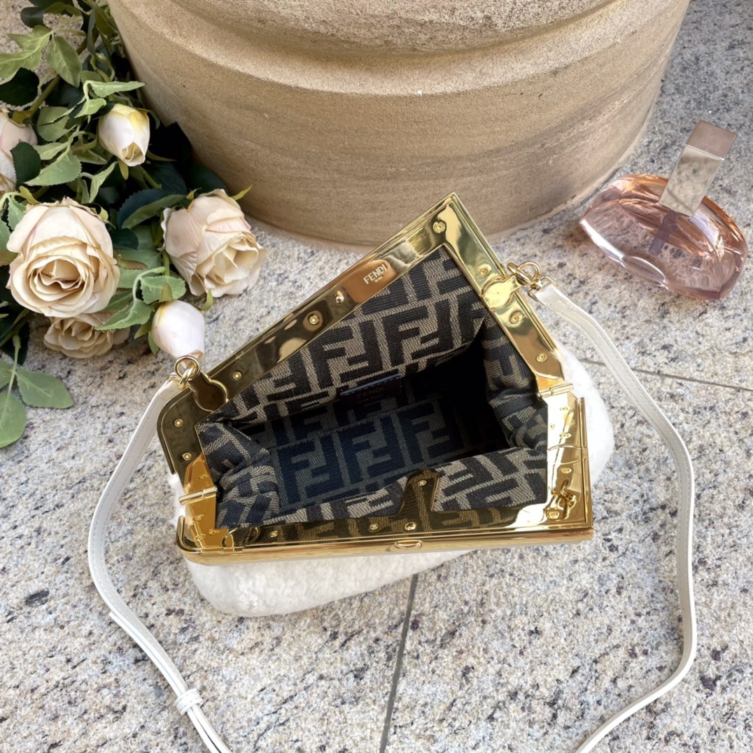 펜디 퍼스트 스몰 숄더백