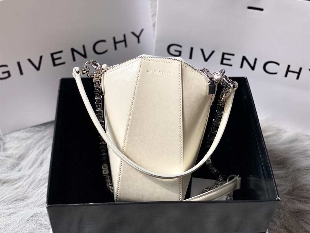 지방시 GIVENCHY Antigona Lock 체인 백