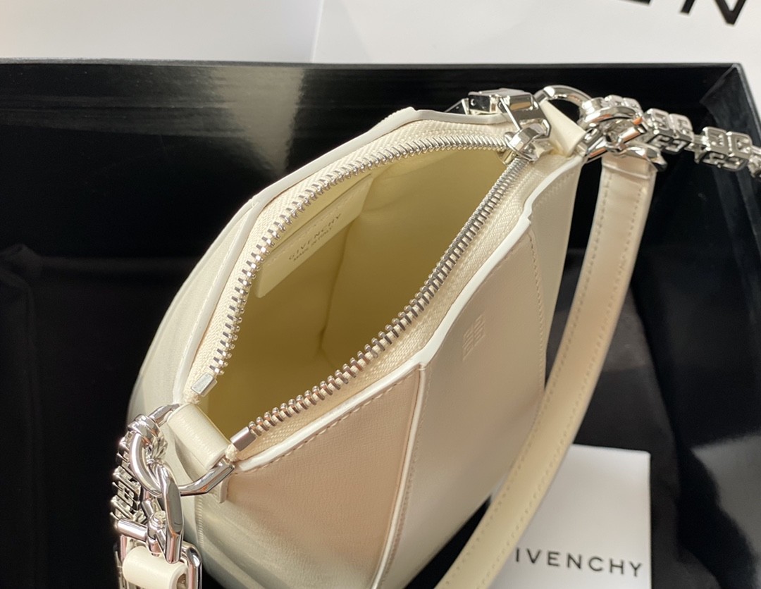 지방시 GIVENCHY Antigona Lock 체인 백