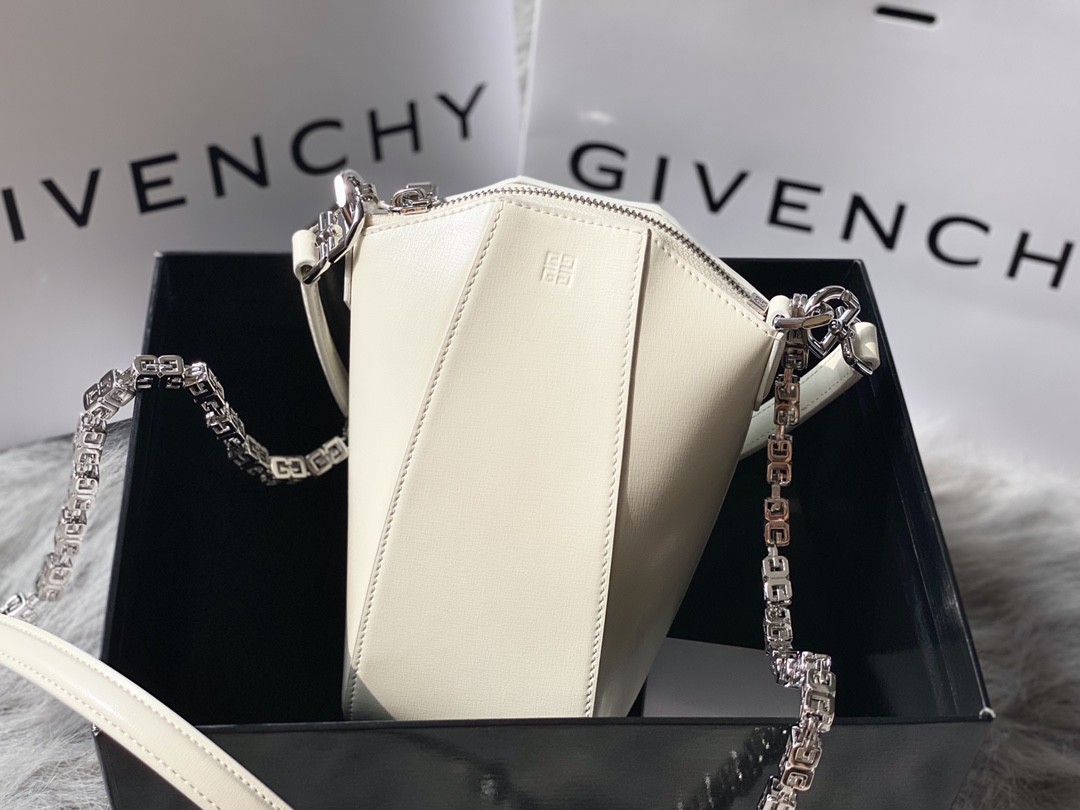 지방시 GIVENCHY Antigona Lock 체인 백