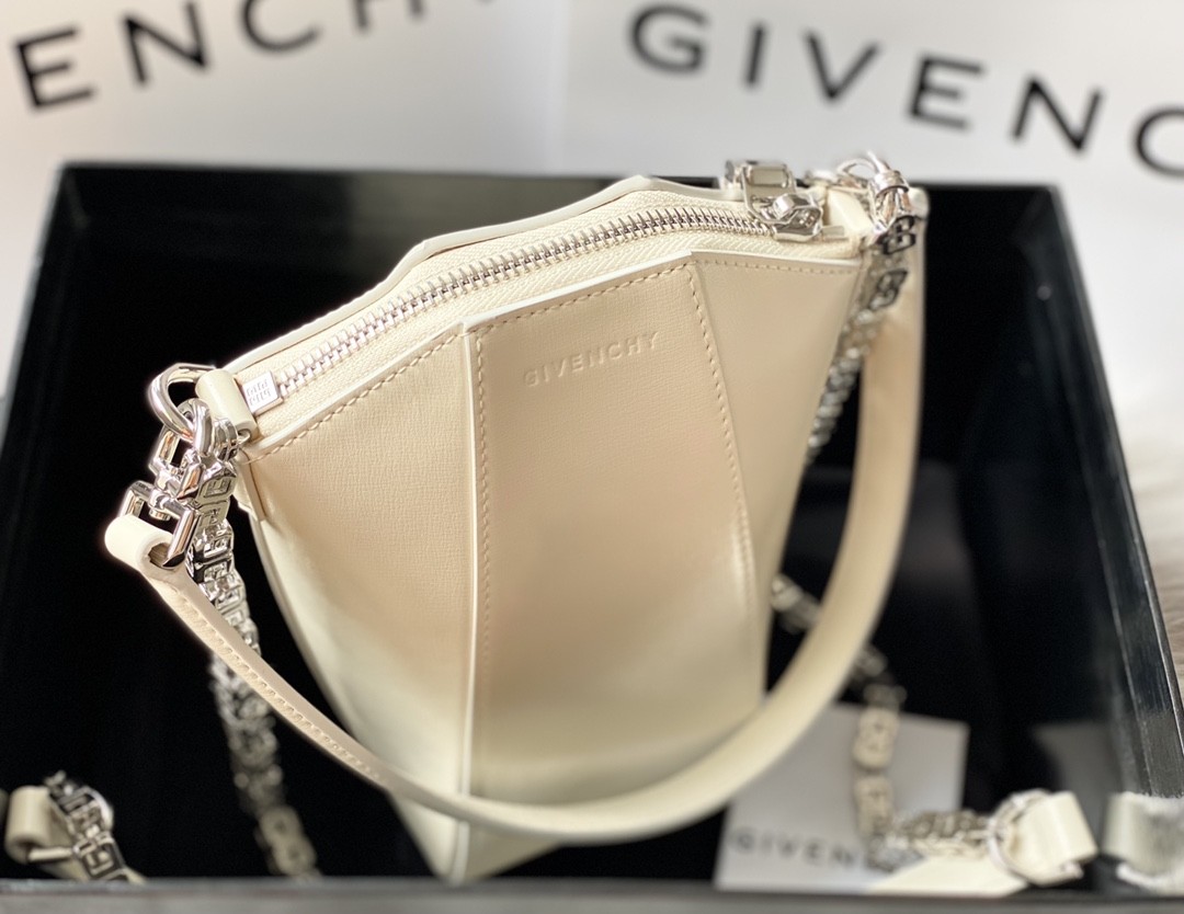 지방시 GIVENCHY Antigona Lock 체인 백