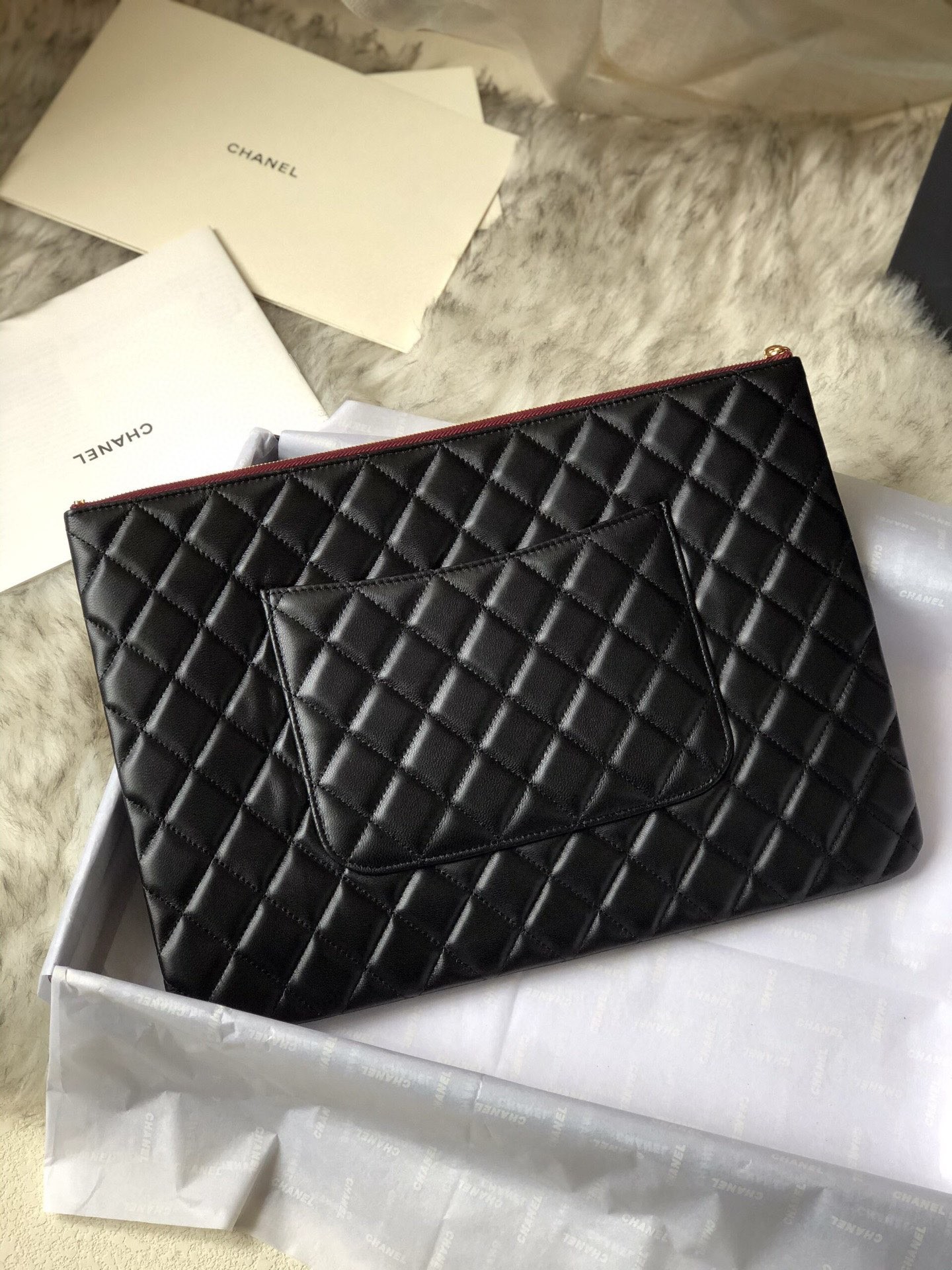 샤넬 클래식 라지 클러치백