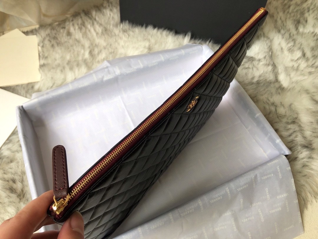 샤넬 클래식 라지 클러치백