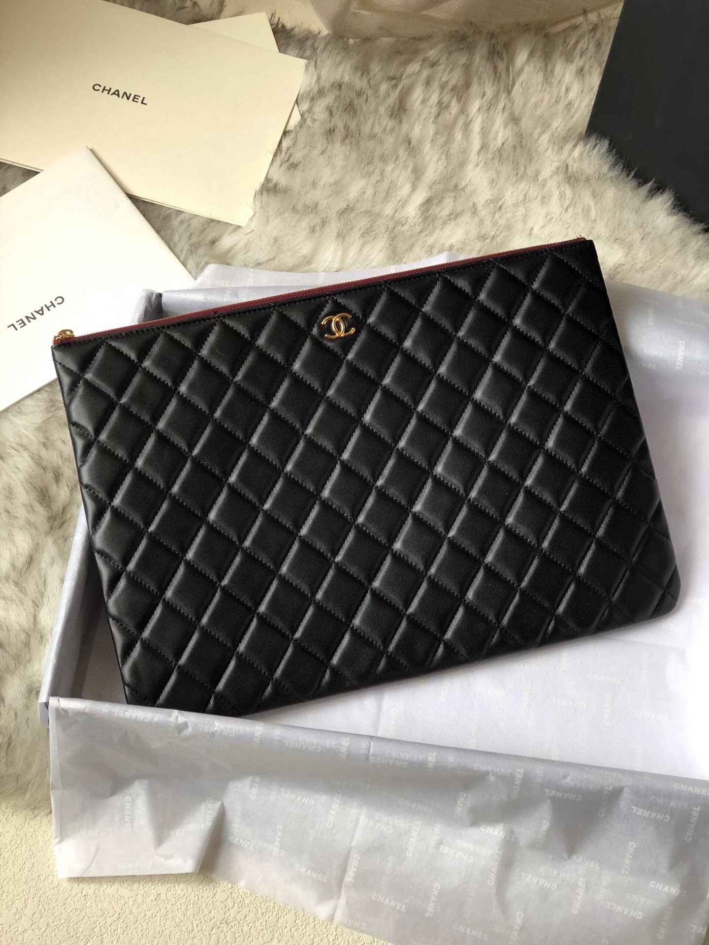 샤넬 클래식 라지 클러치백