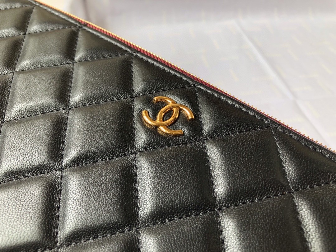 샤넬 클래식 라지 클러치백