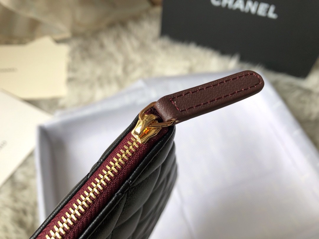 샤넬 클래식 라지 클러치백