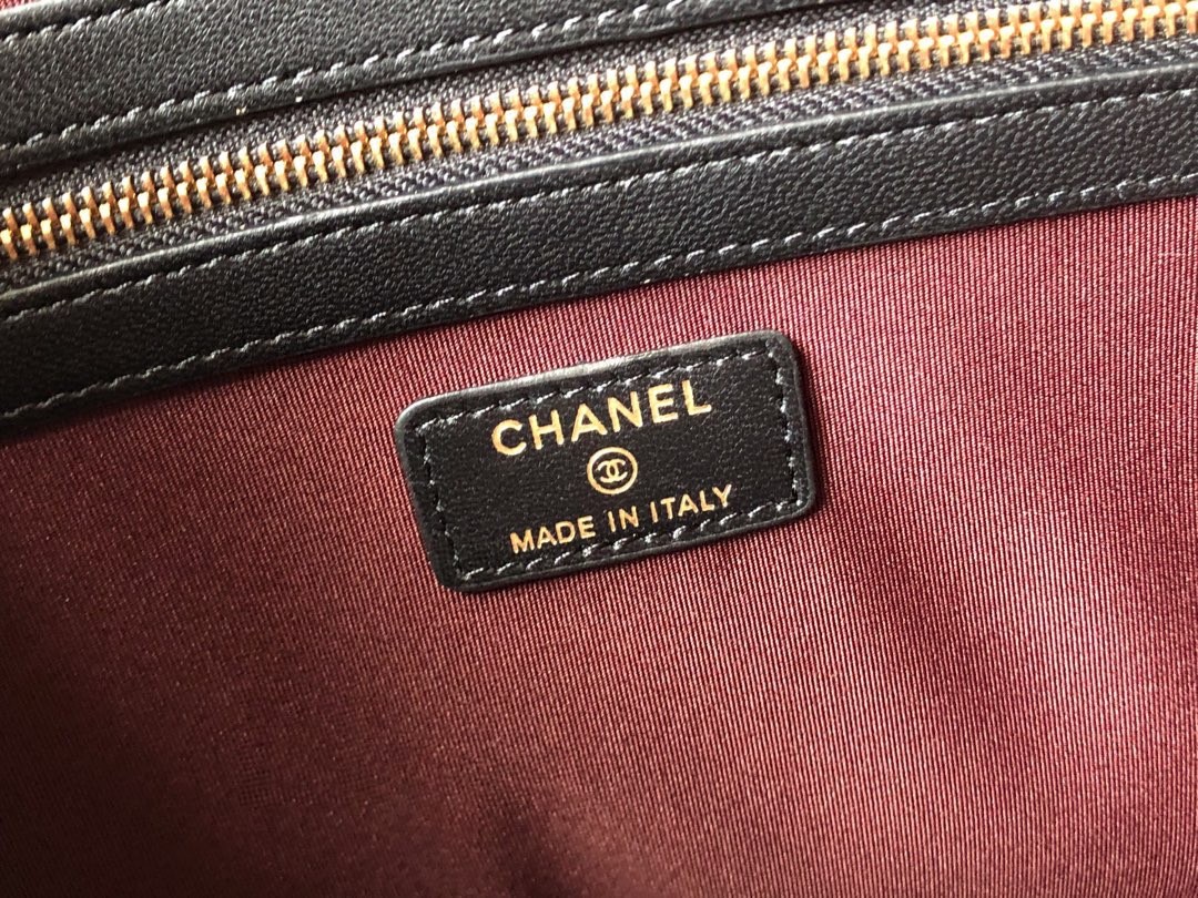 샤넬 클래식 라지 클러치백