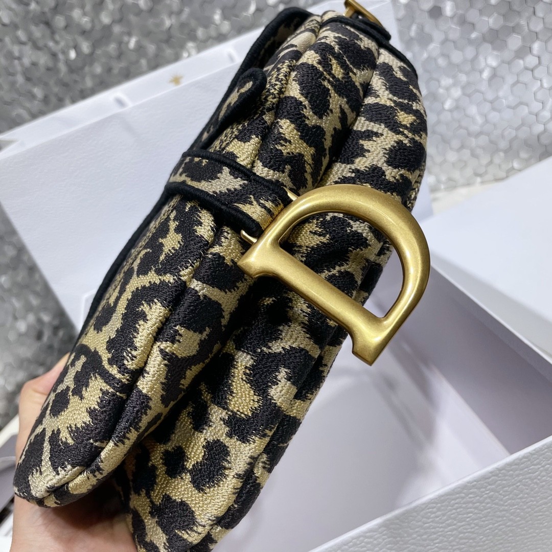 디올 새들백 오블리크 미듐 (레오파드)