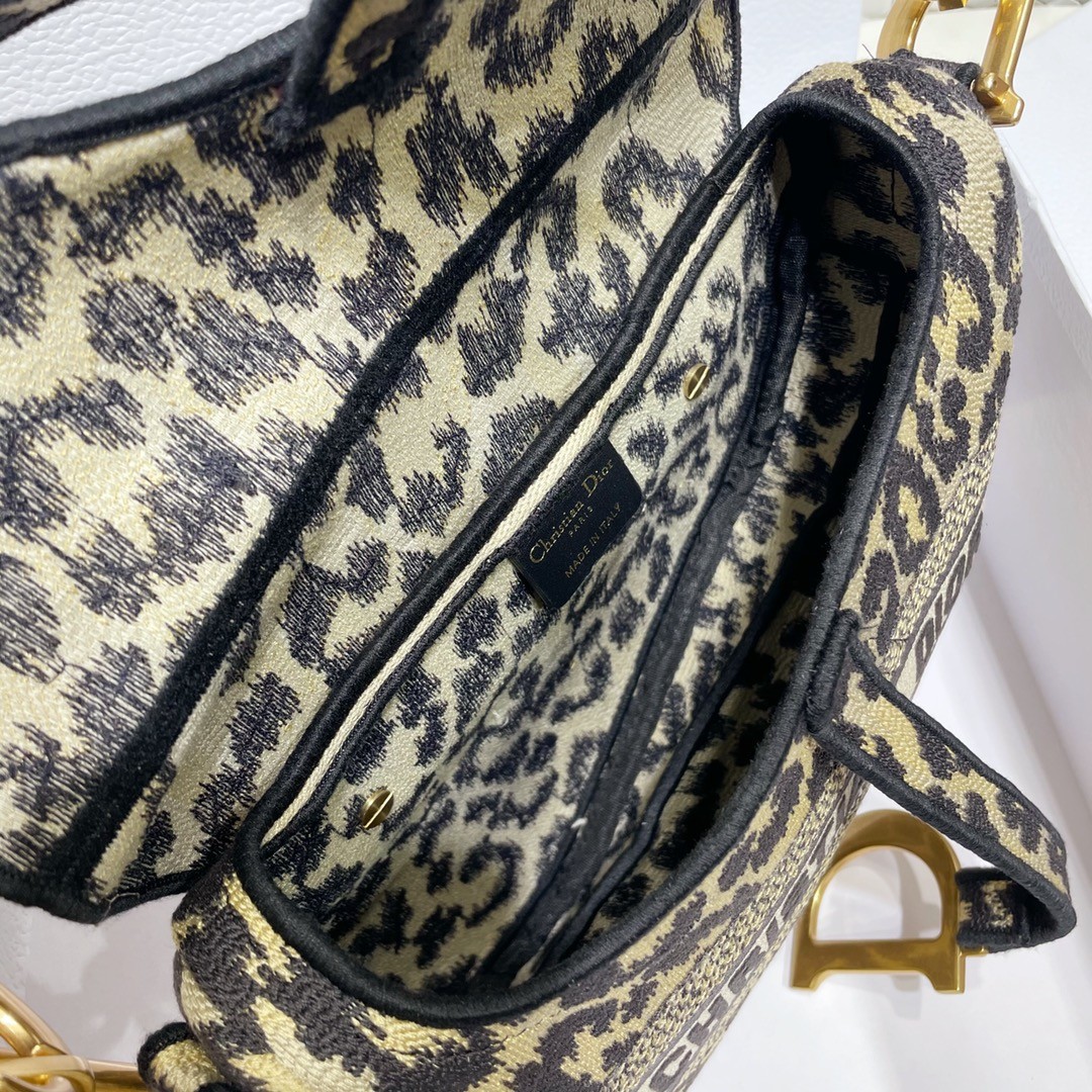 디올 새들백 오블리크 미듐 (레오파드)