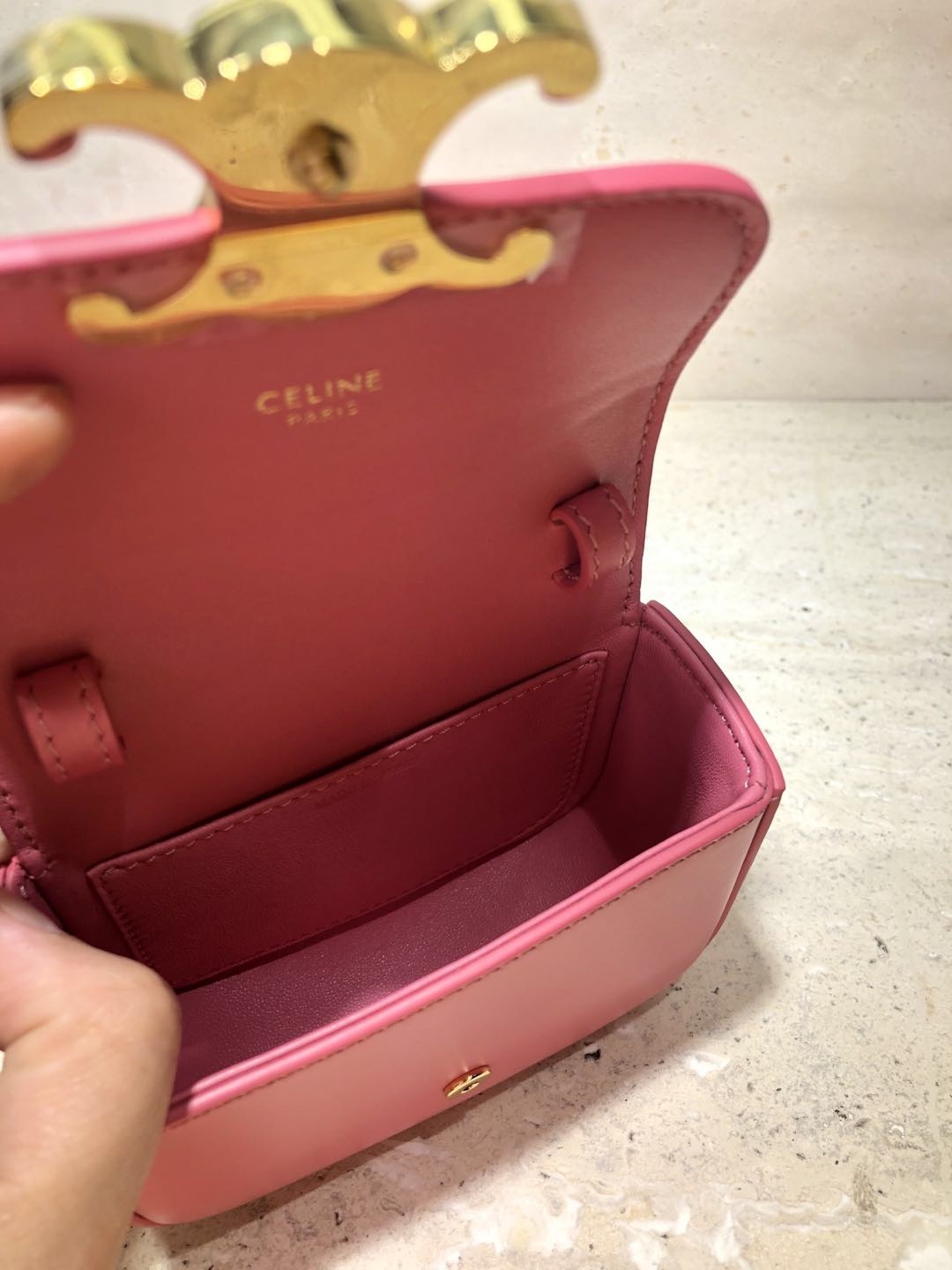 [CELINE-셀린느] 셀린느 샤이니 카프스킨 미니 트리옹프 백 플라밍고