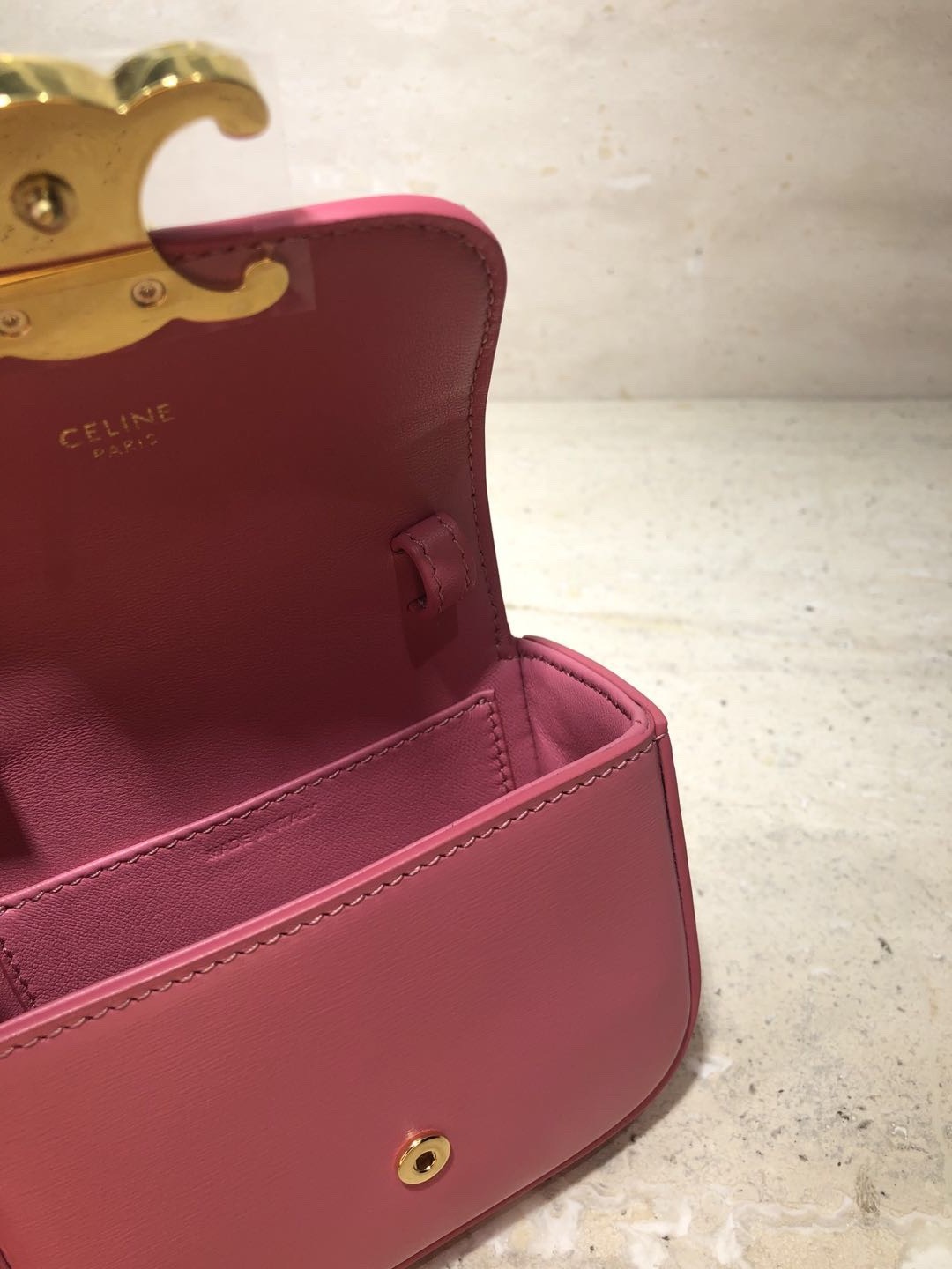 [CELINE-셀린느] 셀린느 샤이니 카프스킨 미니 트리옹프 백 플라밍고