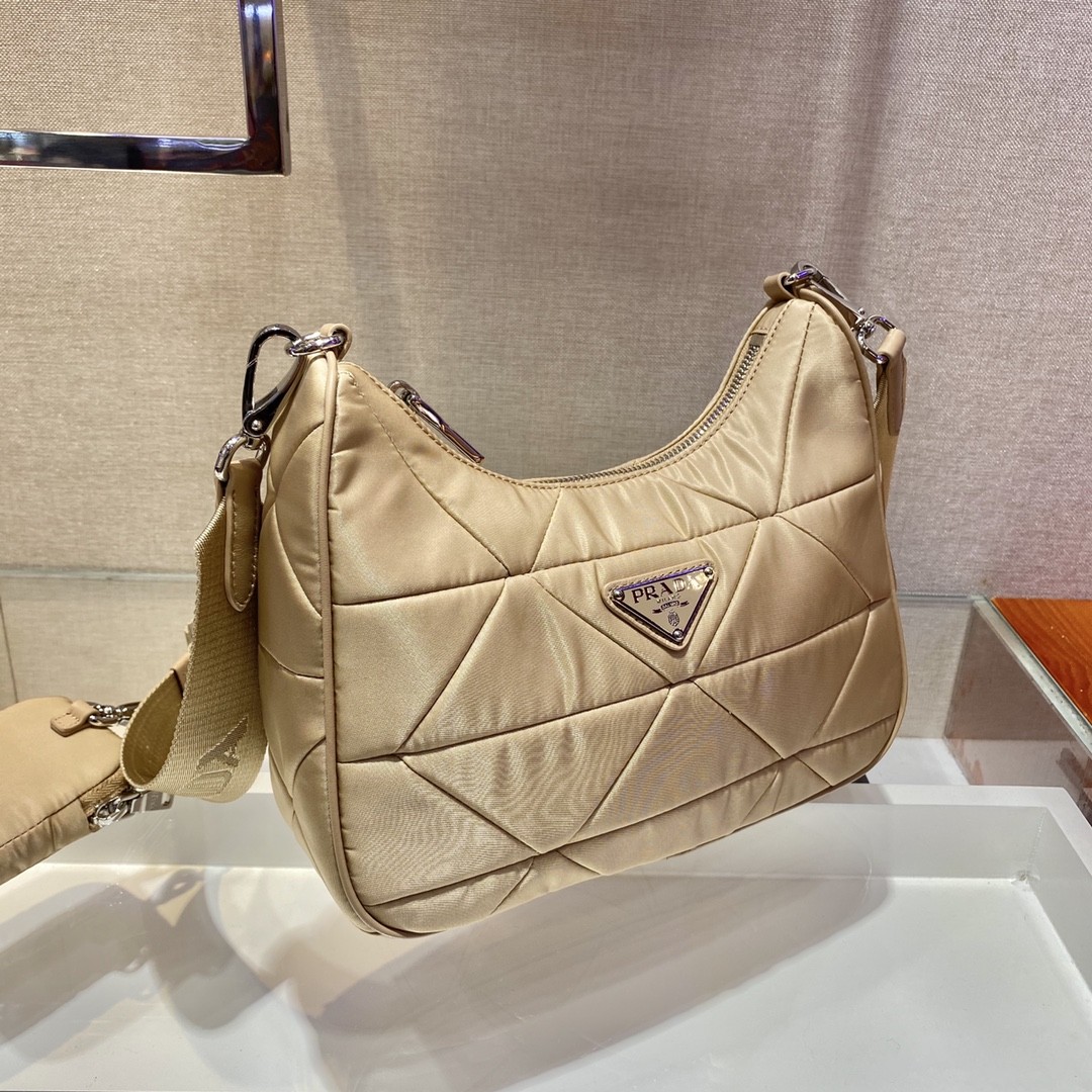 프라다 리나일론 패딩 호보백