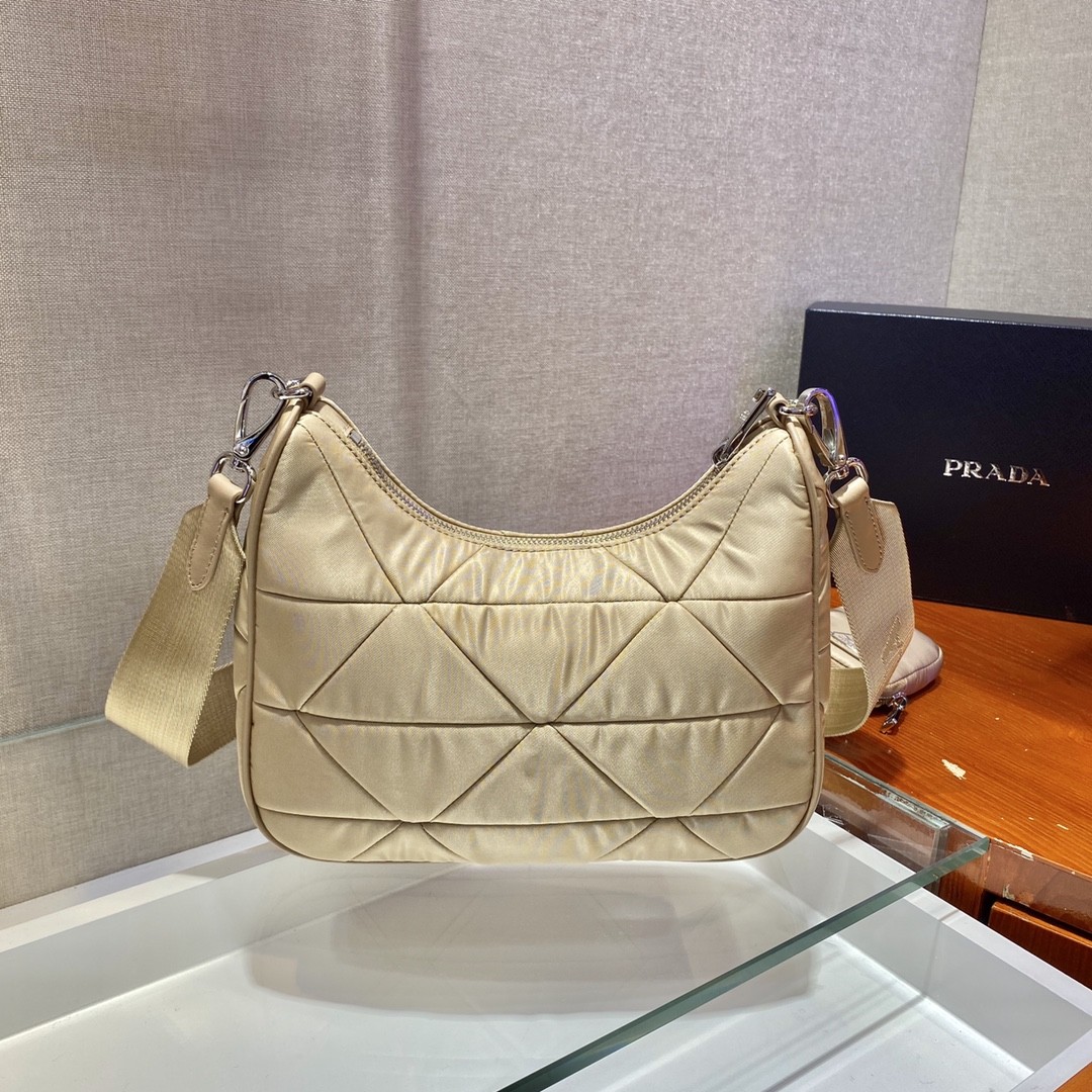 프라다 리나일론 패딩 호보백