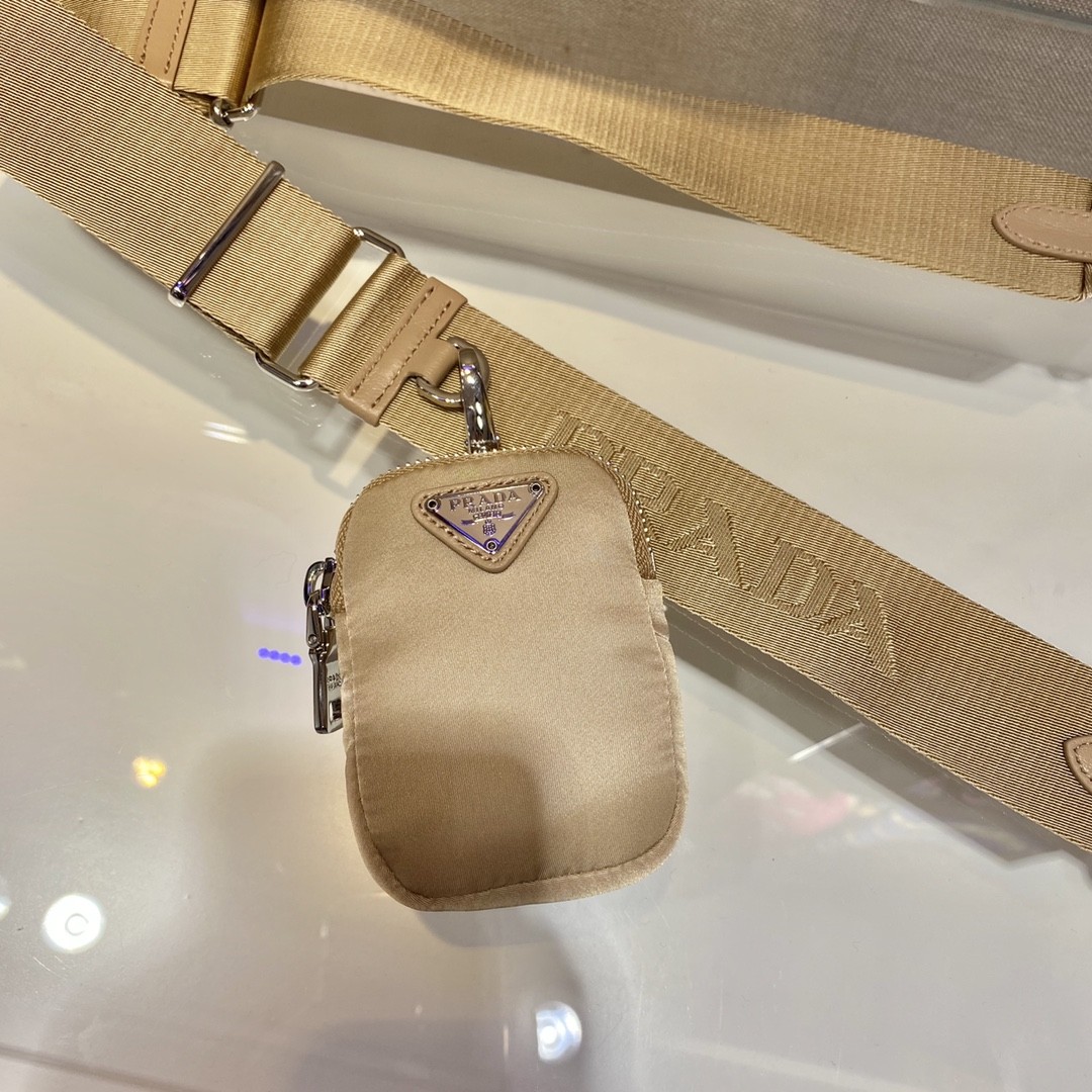 프라다 리나일론 패딩 호보백