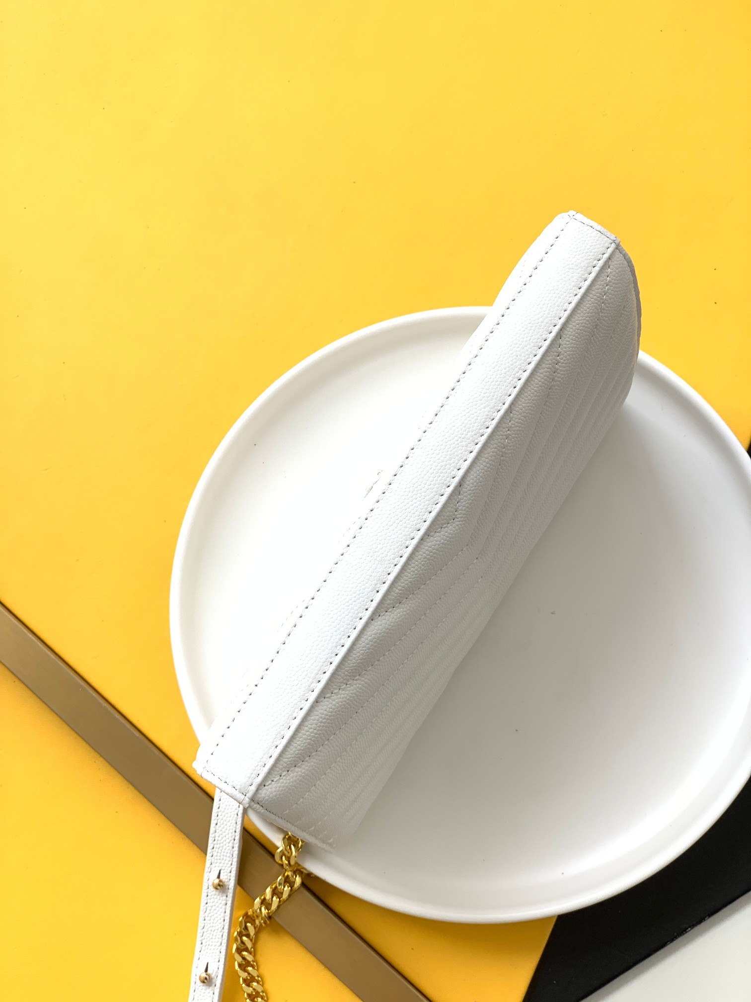 세인트로랑 모노그램 체인 숄더백 화이트 금장 (22.5cm)