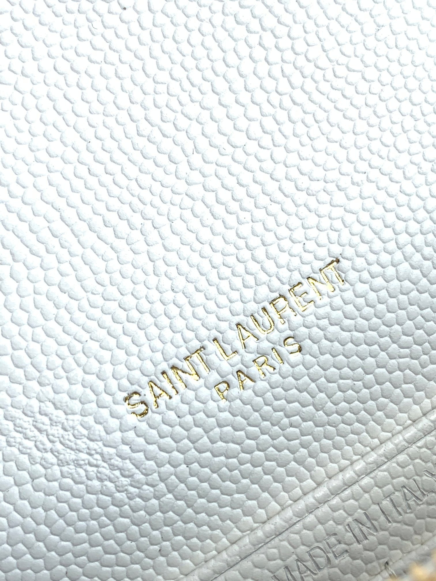 세인트로랑 모노그램 체인 숄더백 화이트 금장 (22.5cm)