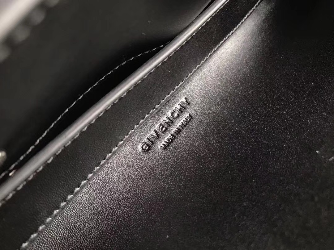 지방시 GIVENCHY Horizon 호라이즌 토트 백