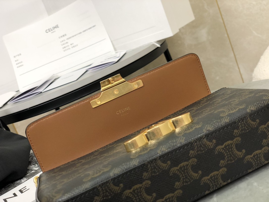 [CELINE-셀린느] 클로드 체인 숄더백 - 트리옹프 캔버스 탠  [백경]