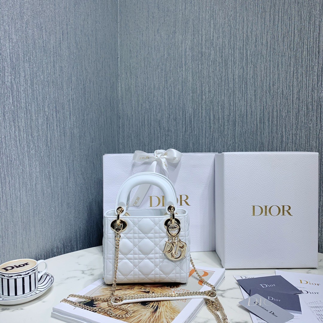 디올 레이디백 미니 램스킨 금장 (화이트)