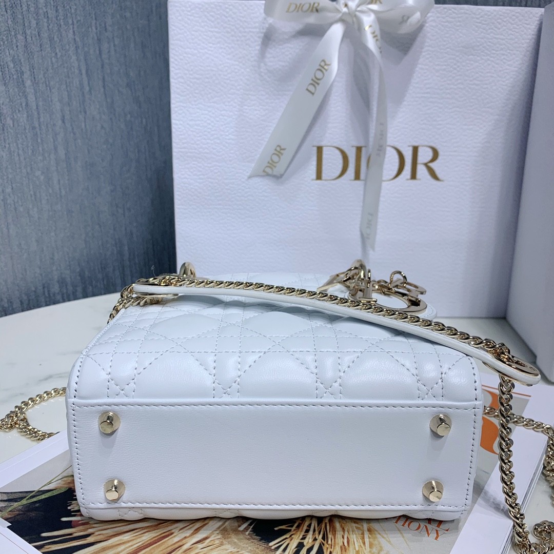 디올 레이디백 미니 램스킨 금장 (화이트)