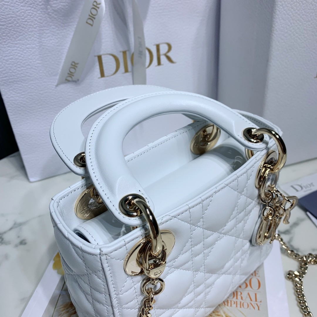 디올 레이디백 미니 램스킨 금장 (화이트)