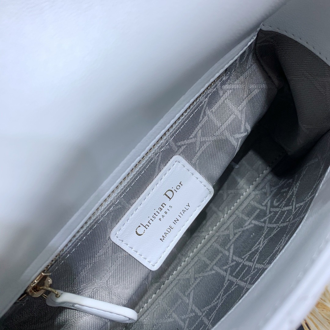 디올 레이디백 미니 램스킨 금장 (화이트)