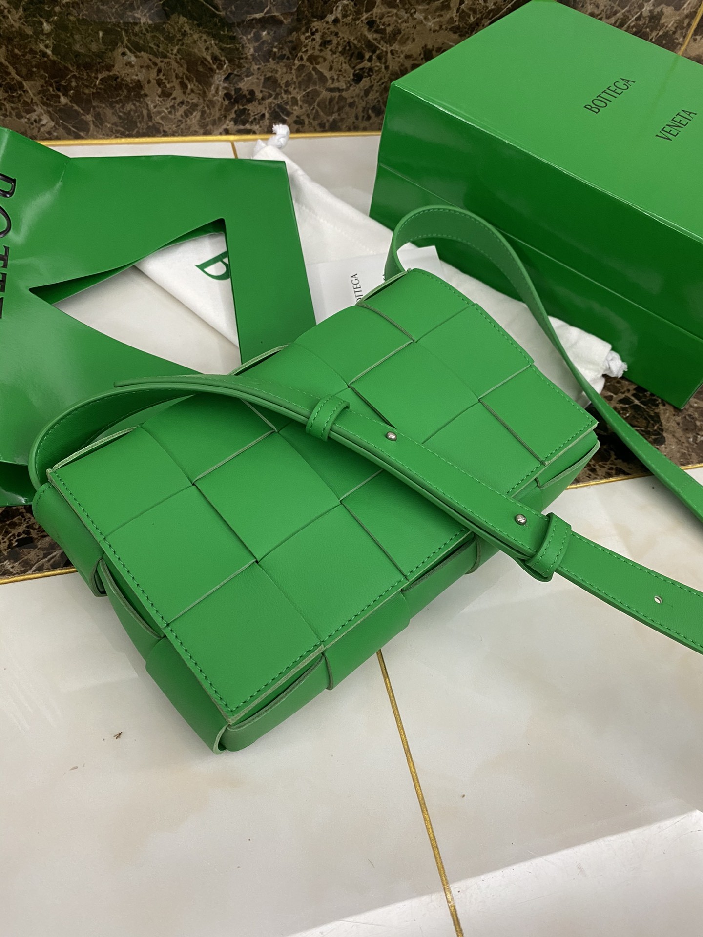 보테가베네타 카세트백 그린