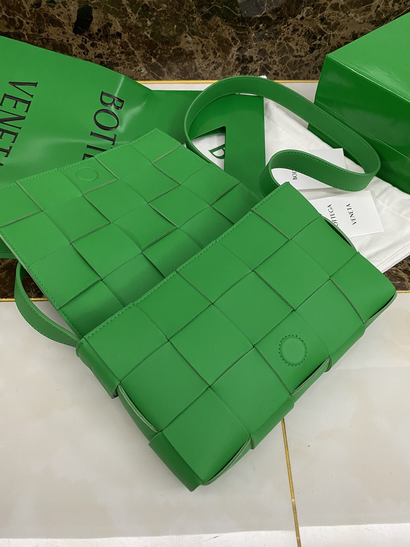 보테가베네타 카세트백 그린