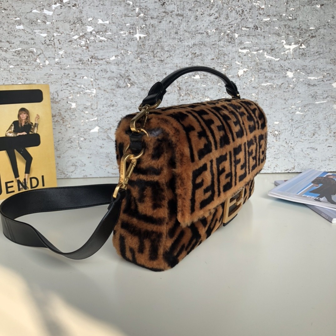 펜디 FENDI 바게트 숄더 백