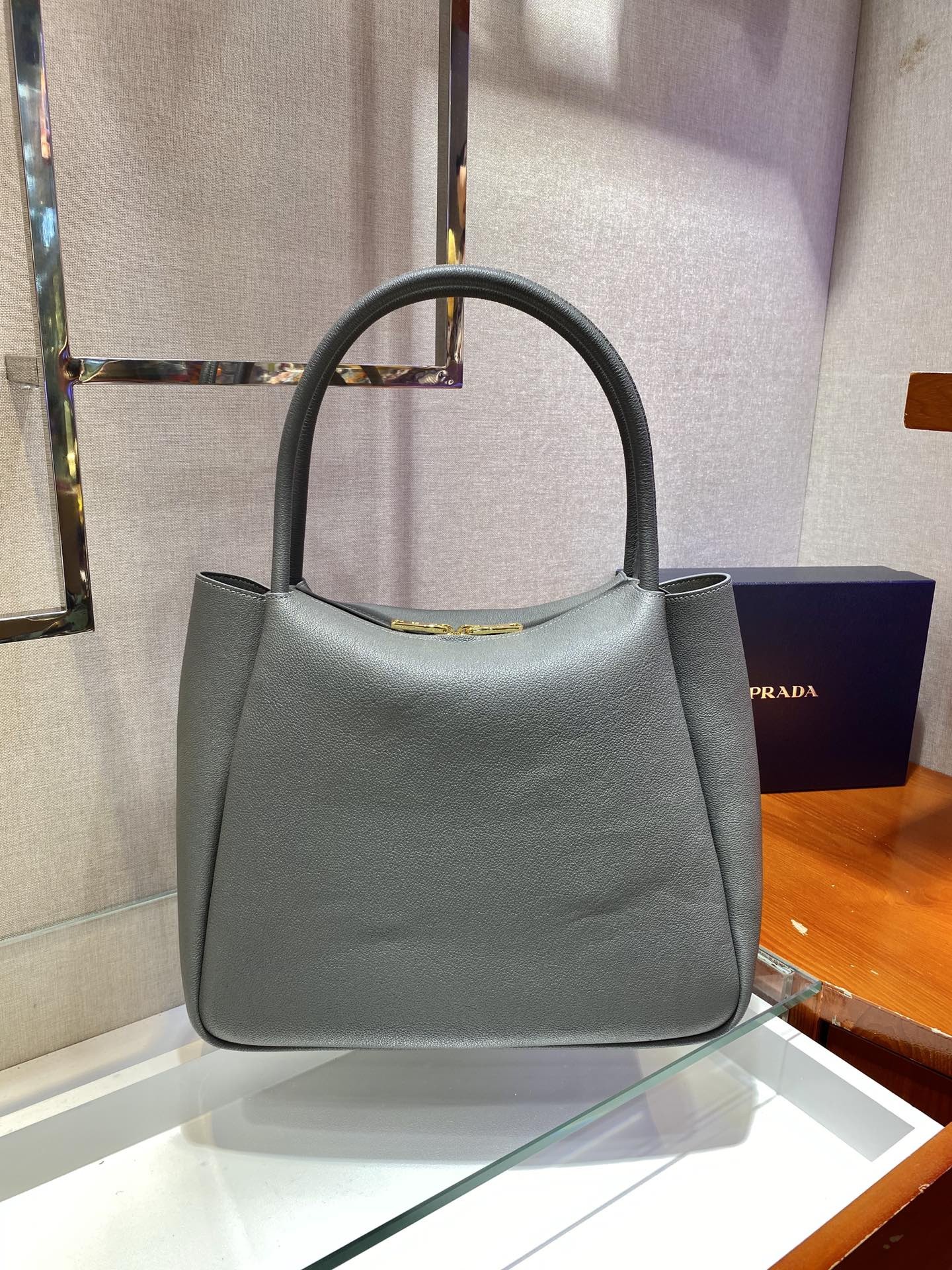 프라다 가죽 로고 핸드백