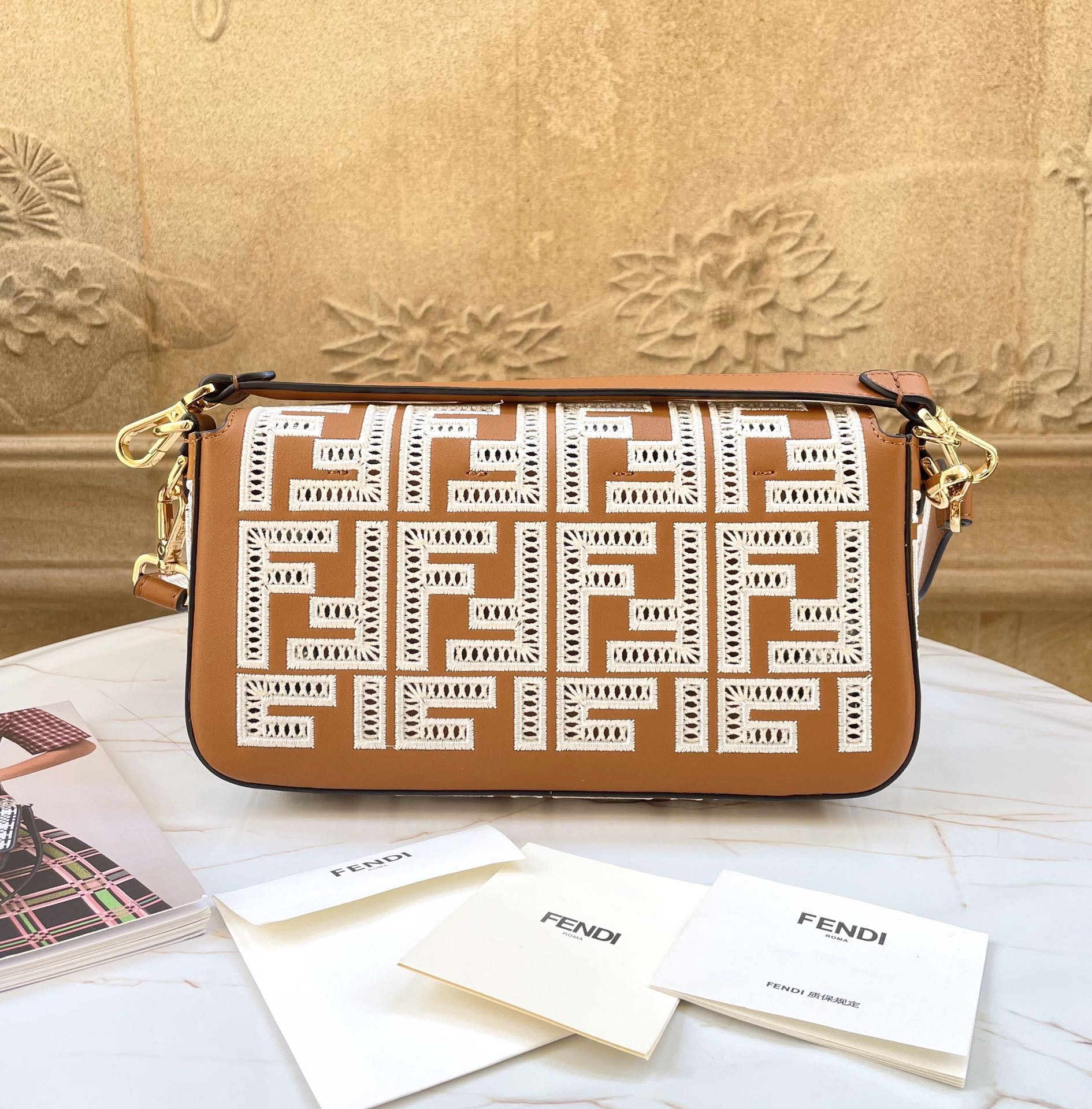 펜디 FENDI Bagutte 바게트 숄더 백