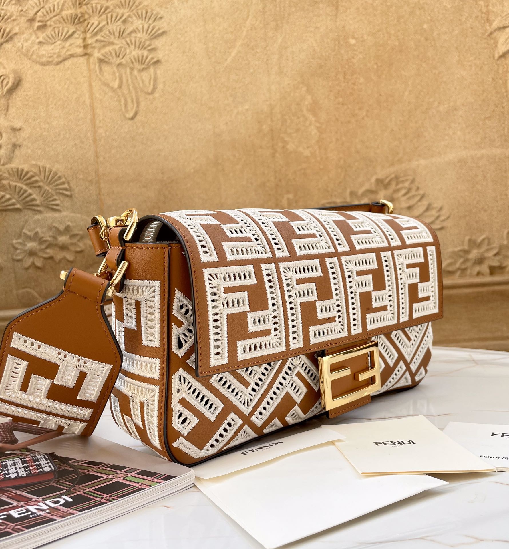 펜디 FENDI Bagutte 바게트 숄더 백