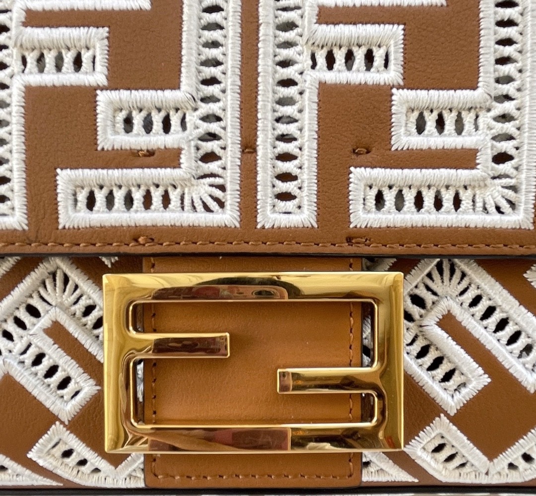 펜디 FENDI Bagutte 바게트 숄더 백