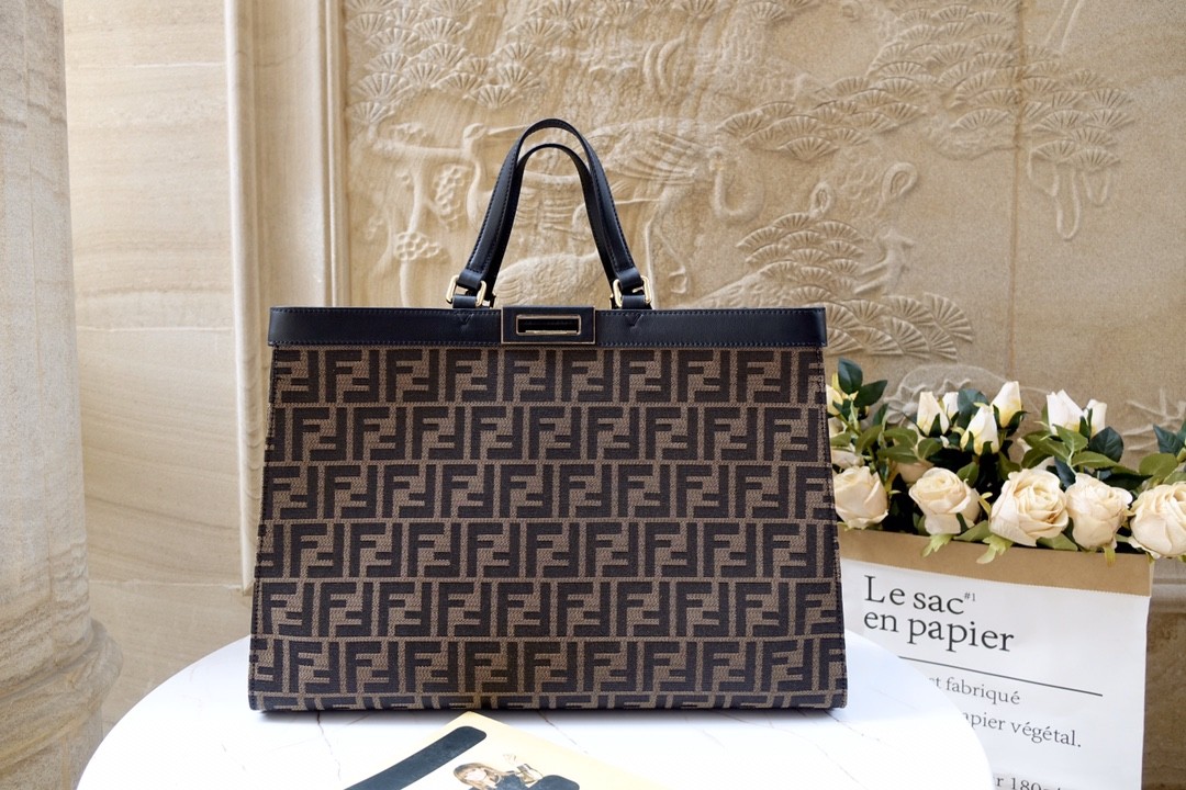 펜디 FENDI peekaboo X-tote 피카부 토트 백